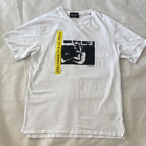 Maceoo White Tee with Graphic and Yellow Detail “Greatness has no Peak” Mens L